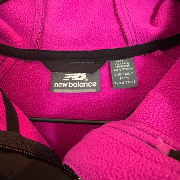 NEW BALANCE RAIN JACKET🖤💜☔️ - Picture 3 of 5